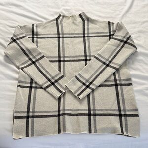 Max Studio Textured Knit Sweater in Gray and Cream